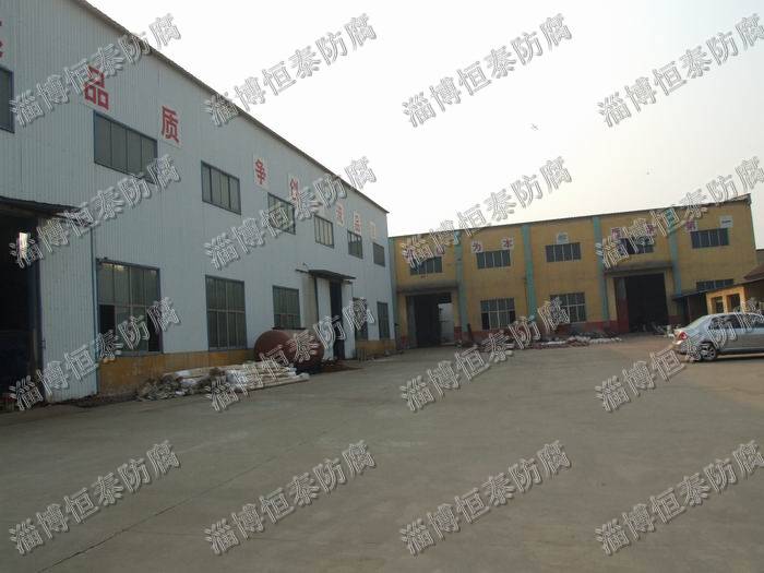 公司水處理設備車間（左），熱襯車間（前）